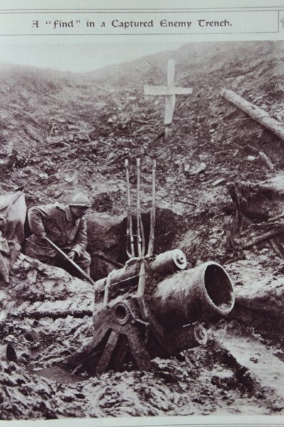 Nález v zajatém nepřátelském příkopu, 1914-18 od English School