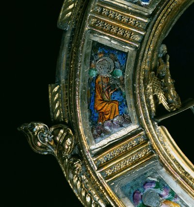 Anděl hrající na dechový nástroj, detail z crozieru Williama z Wykehamu (asi 1320-1404) (stříbrný pozlacený a champleve smalt) (viz 205100-32) od English School