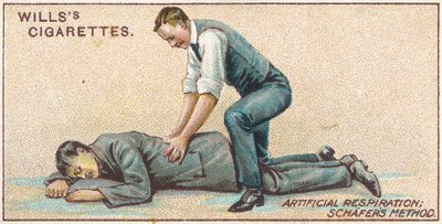 Umělé dýchání, Schafersova metoda, č. 25 ze série karet Willss Cigarettes First Aid, 1913 od English School