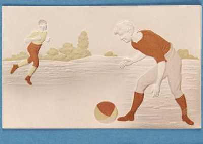 Prázdná karta v reliéfu zobrazující dva fotbalisty, kolem 80. let 19. století od English School