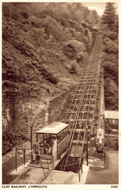 Útesová železnice, Lynmouth (čb fotografie) od English School