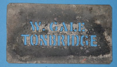 Měděná šablona W. Gale, Tonbridge (měď) od English School