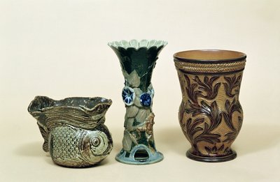 Vázy Doulton, 80. léta 19. století, (kamenina) od English School