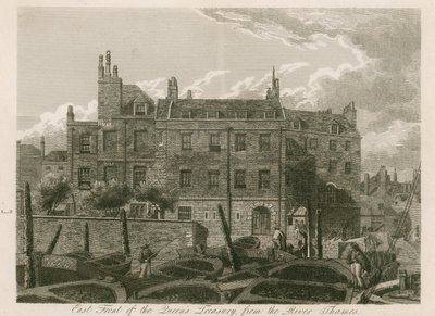 Východní fronta Queens Treasury, od řeky Temže od English School