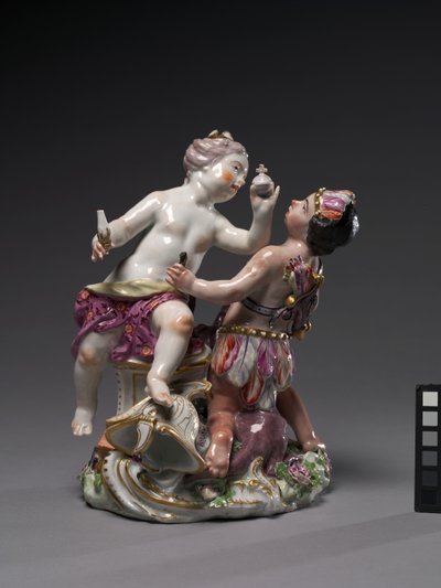 Evropa a Amerika, vyrobeno Chelsea Porcelain Factory, kolem roku 1760 od English School