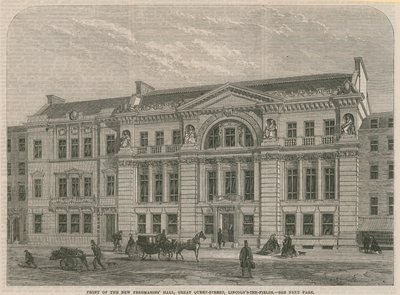 Před novým Freemasons Hall, Great Queen Street, Lincolns Inn Field, Londýn od English School