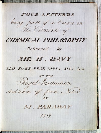Frontispis ke čtyřem přednáškám o prvcích chemické filozofie od sira H. Davyho (1778-1829) v Royal Institution, převzato z poznámek Michaela Faradaye (1791-1867) 1812 od English School