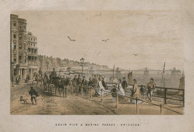 Celkový pohled na Chain Pier a Marine Parade v Brightonu od English School