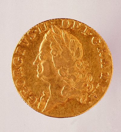 Zlatá anglická Guinea (guinea), vláda krále Jiřího II. (1714-1760) 18. stol. Průměr 2,5 cm Neapol, museo archeologico od English School