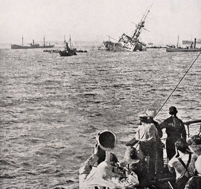 HMS Majestic se potopí 27. května 1915 z „The War Illustrated Album deLuxe“, vydaného v Londýně, 1916 od English School