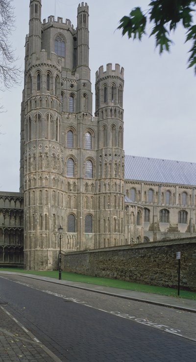 Octagon Tower, z jihu, postavený 1322 od English School
