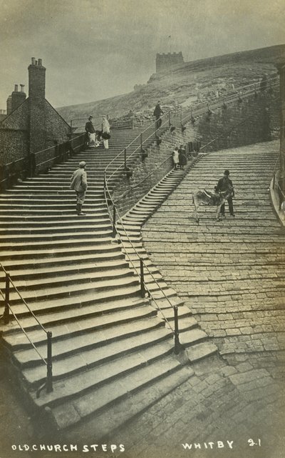 Staré kostelní schody, Whitby (čb fotografie) od English School