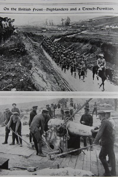 Na britské frontě - Highlanders a příkopová houfnice, 1914-18 od English School