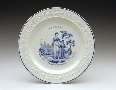 Talíř, c. 1820 (olověná glazovaná kamenina s transferovým tiskem) od English School