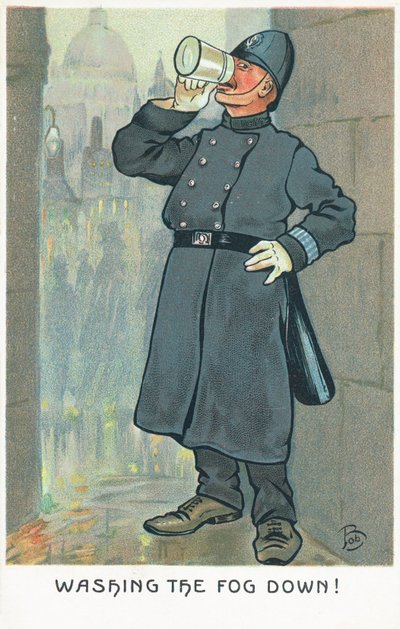 Policista pije z půllitru od English School