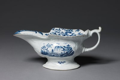 Omáčkový člun, možná vyrobený ve Worcester Porcelain Factory nebo Bristol Porcelain Factory, kolem roku 1752 od English School