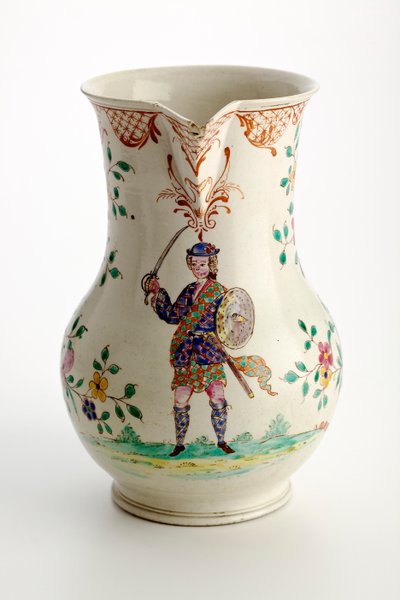 Staffordshire džbán zdobený postavou v kroji Vysočiny, 1755 (solná glazura) od English School