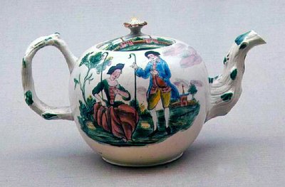 Stafordšírská slaná glazovaná konvička zdobená famille rose, cca 1770 (keramika) od English School