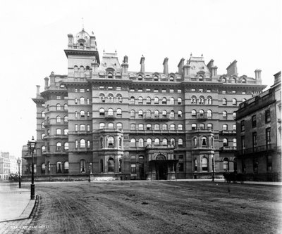 The Langham Hotel z Portland Place, 1896 (fotografie) od English School
