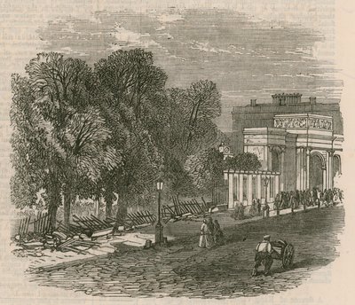 Nepokoje v Hyde Parku: Rozbité zábradlí v Hyde Park Corner od English School