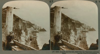 Pobřeží Amalfi a záliv Salerno z přestavěného kláštera, stereoskopický pohled (sépiová fotografie) od English School