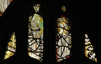 Okno s1 zobrazující andělskou hierarchii: rchangels od English School