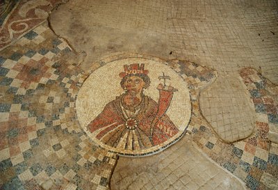 Mozaika zobrazující bohyni štěstí Tyché z půlkruhové exedry u Paladiovy ulice. od Erich Lessing
