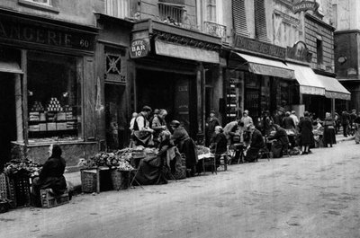 Prodejci zeleniny ve čtvrti Central Market, Paříž, 1931. od Ernest Flammarion