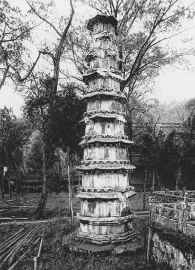 Hangchoufu, Sihu, Yun lin sze, Chekiang, Pagoda v klášteře Cloud Grove na Západním jezeře u Hangchou (čb foto) od Ernst Boerschmann