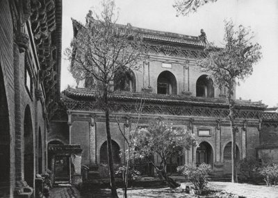 Taiyuanfu, Shuang ta sze, Shansi, Masivní hala (čb foto) od Ernst Boerschmann