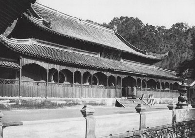 Tien tung sze, Chekiang, Hlavní sál kláštera Nebeského chlapce u Ningpo (čb fotografie) od Ernst Boerschmann