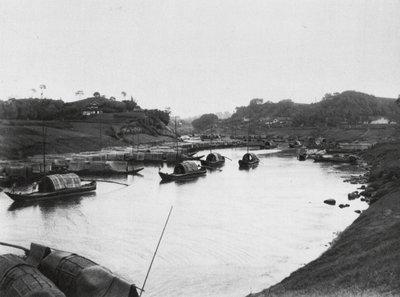 Tzeliutsing, Sečuán, Solné lodě v průmyslové čtvrti solných studní (čb foto) od Ernst Boerschmann