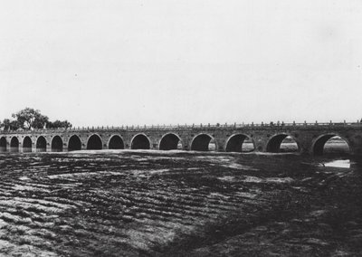 Jenčoufu, Šantung, most (čb fotografie) od Ernst Boerschmann