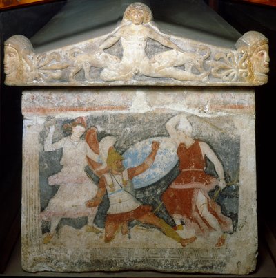 Etruské umění: Nahoře: "řecký voják je napaden dvěma Amazonkami". Amazonský sarkofág. Konec 4. století př. n. l. Kr. z Tarquinie. Florencie, Museo Archeologico. od Etruscan