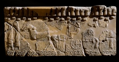 Etruská civilizace: terakotový vlys zdobený průvodem. 6. století před naším letopočtem. Z 2. paláce Murlo. Ztlumit. 24x39 cm Murlo, Antiquarium Comunale od Etruscan
