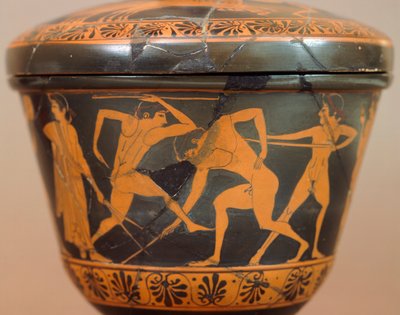 Pyxis se sportovci v tělocvičně. Červenofigurová keramika z Cerveteri (Lazio). Etruská civilizace, 4. století před naším letopočtem. od Etruscan