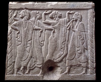 Reliéf s tanečníky z mramorového milníku v Chiusi, Itálie, 6. století před naším letopočtem od Etruscan Etruscan