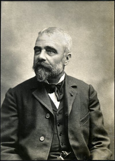 Ernest Lavisse (černobílá fotografie, konec 19. století) od Eugene Pirou