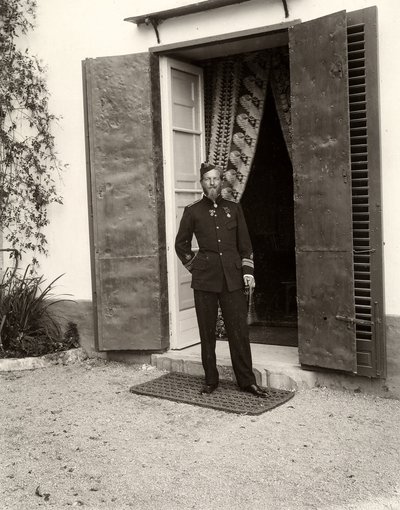 Portrét muže v uniformě na farmě Lo Zucco, Sicílie, 1900 od Eugenio Interguglielmi