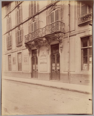 [Librairie Garnier Frères, 6 rue des Saints-Pères]. od Eugène Atget