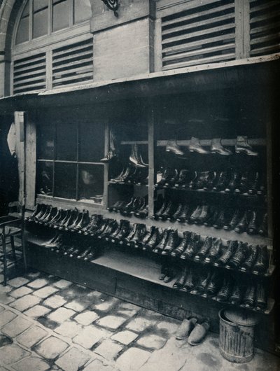 Staré boty, c1877--1927, 1929 od Eugène Atget