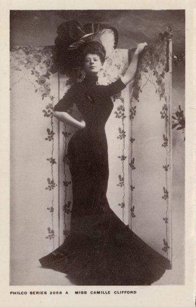 Camille Clifford, jevištní herečka belgického původu (černobílá fotografie) od European Photographer