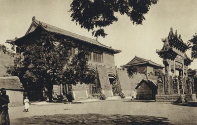 Čína, Vchod do chrámu u posvátné hory Taischan, Šantung (čb fotografie) od European Photographer