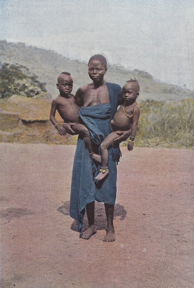 Dahomean Nesoucí Její Dvě Dvojčata od European Photographer