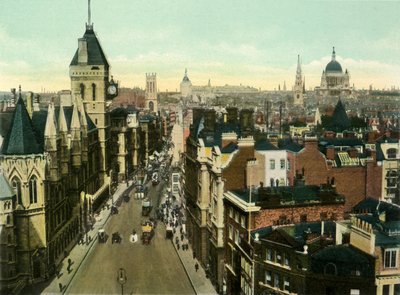 Pohled z St. Clement Danes ukazuje soudy, c1900. od Eyre and Spottiswoode
