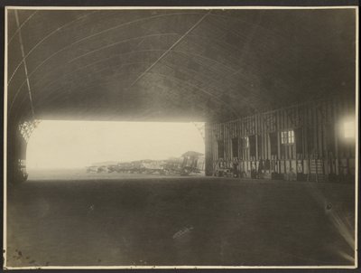 Le Repos des Avions od Fedele Azari