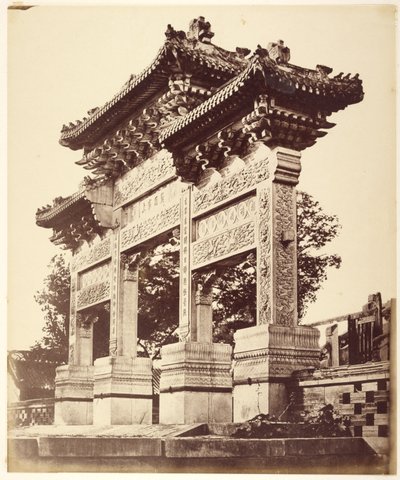 Oblouk v lamaistickém chrámu poblíž Pekingu, říjen 1860 od Felice Beato