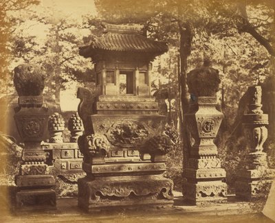 Interiér hrobky v depu u Pekinu, říjen 1860 od Felice Beato