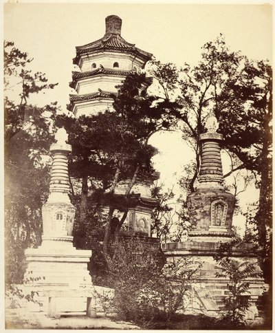 [Pagoda na kopci, - Letní palác, Yuen-Ming-Yuen, Peking] od Felice Beato