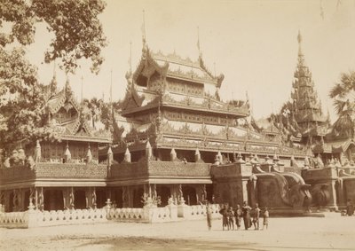 Zlatá škola královny Soopyalat na A. Road, Mandalay od Felice Beato